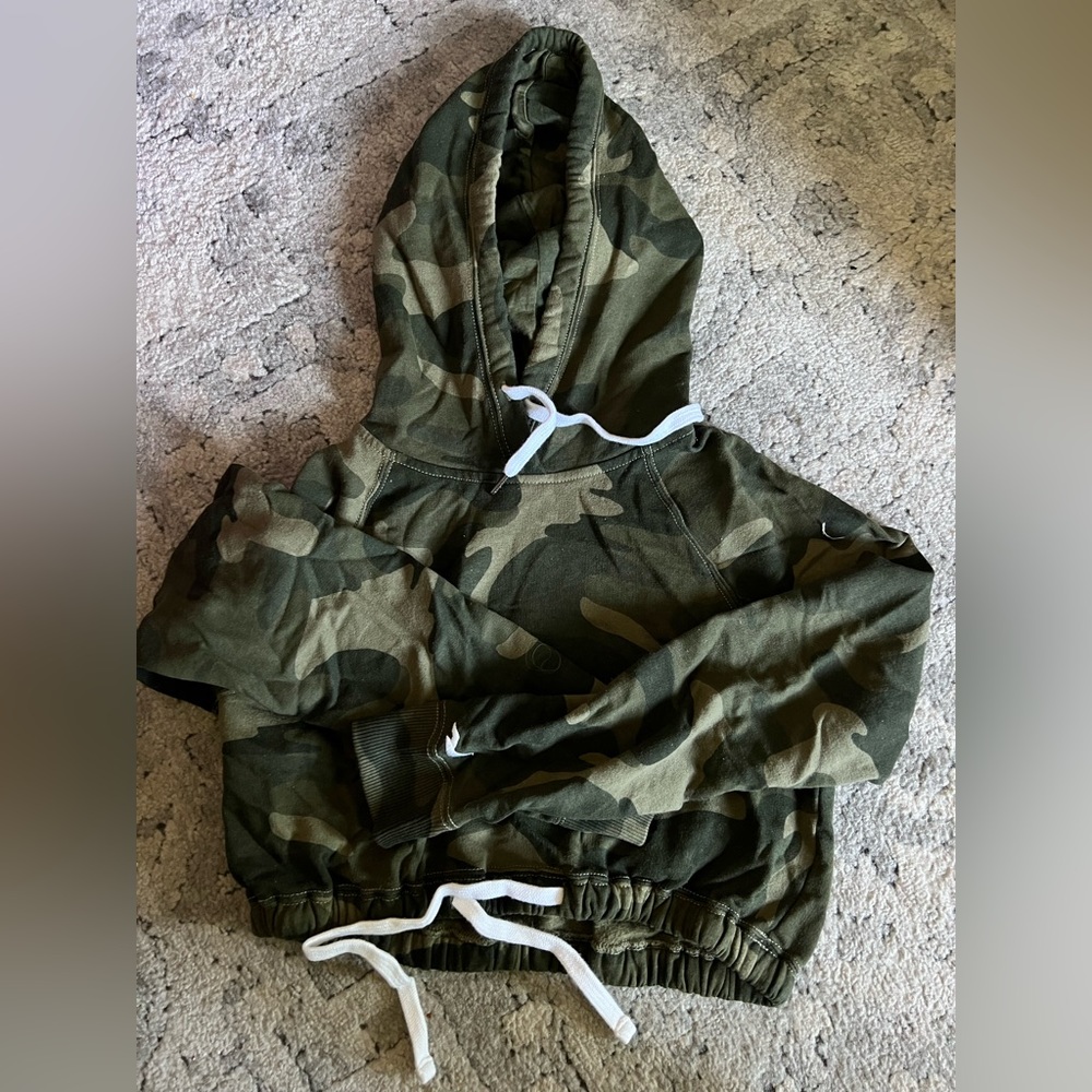 Hollister Camo Cropped Hoodie Sz S